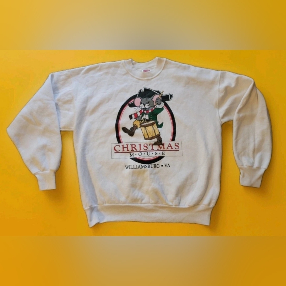 Hanes Men's White Christmas Mouse Williamsburg Virginia Crewneck Sweater Size XL
